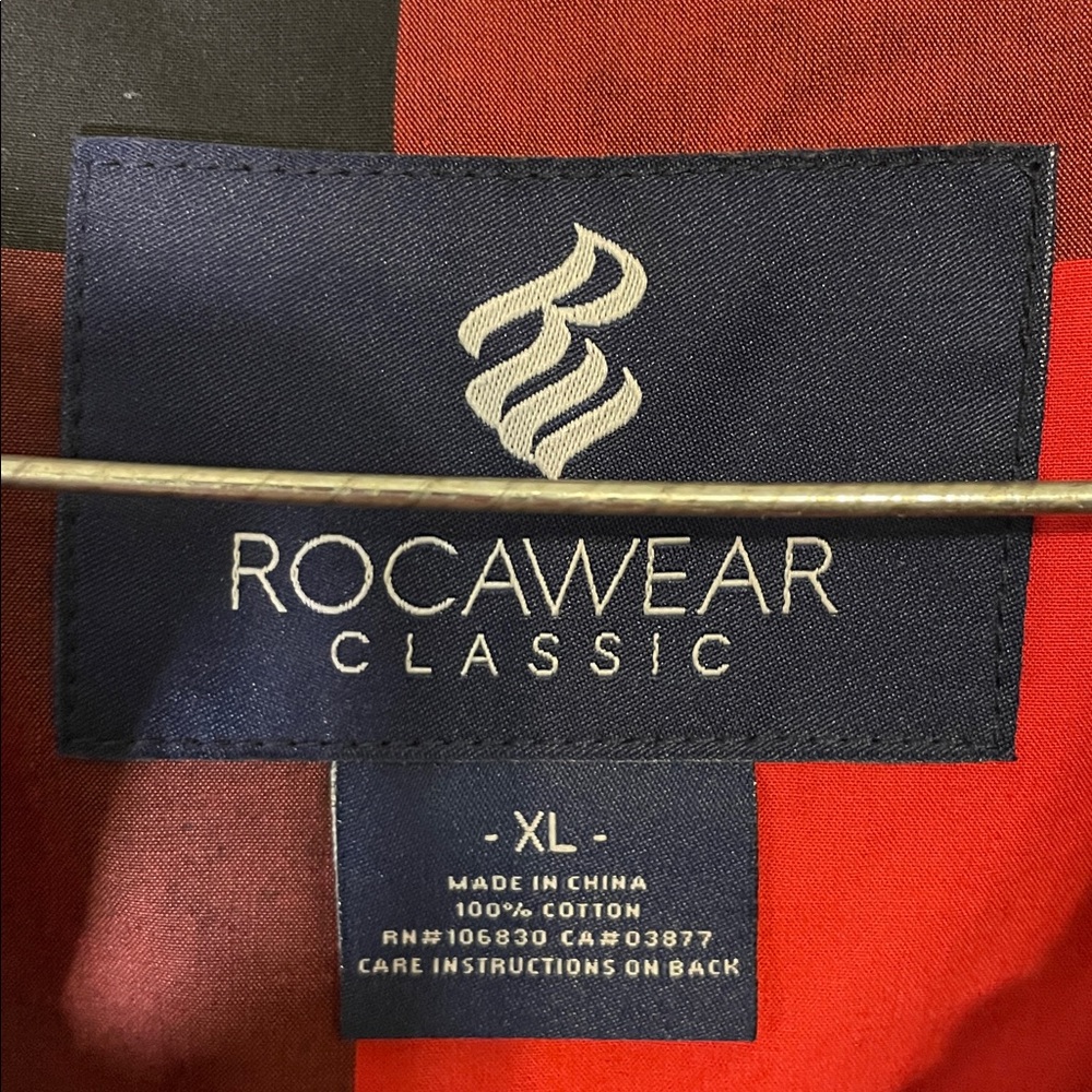 Rocawear Men's Button Down Classic Red and Black Shirt Size XL Plaid - Picture 2 of 5